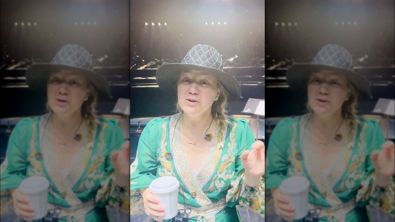 Kelly Clarkson promoting her Vegas residency