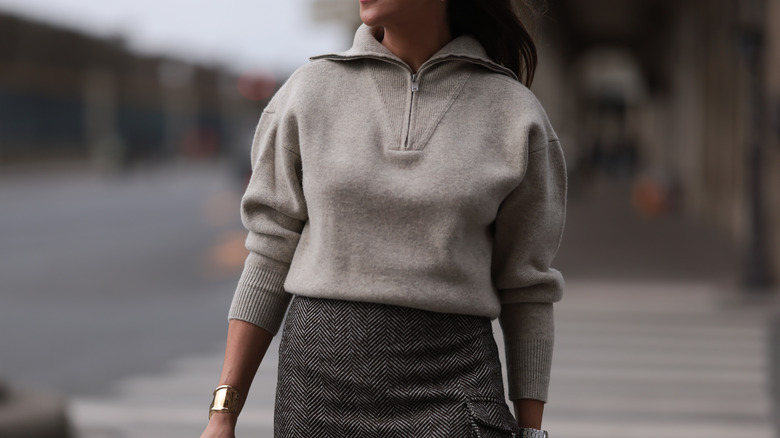 gray sweatshirt