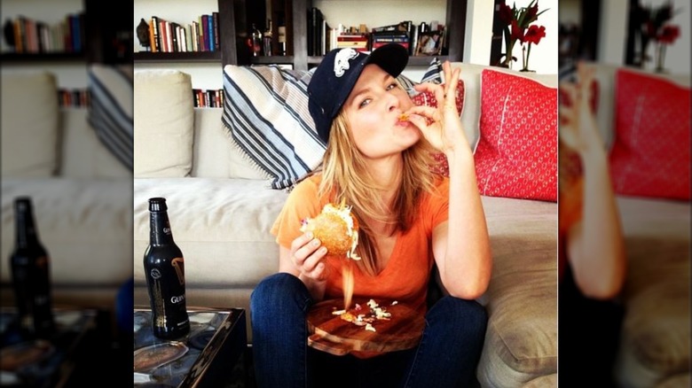 Ali Larter eating a buffalo chicken slider