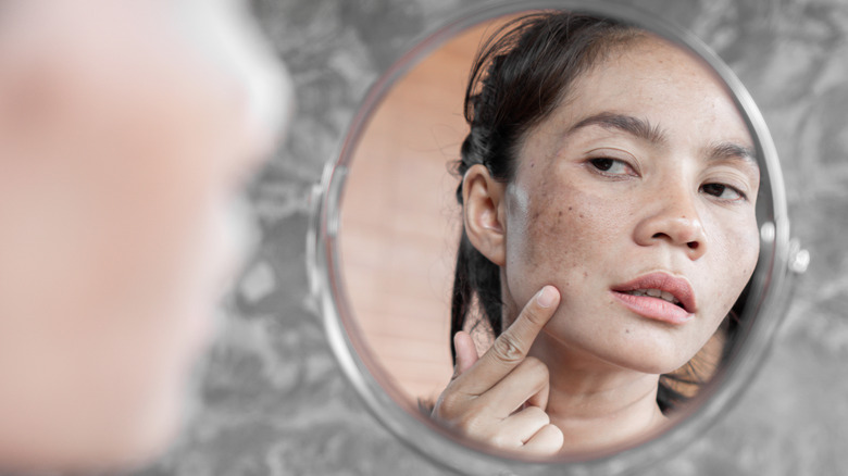 woman with skiny skin