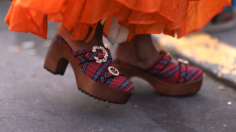 Red plaid clogs