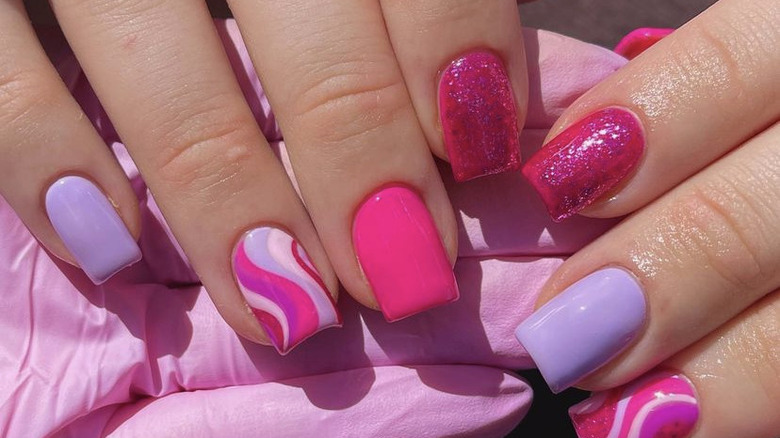 pink swirl nails on fingers