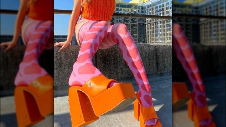 Pink tights with heart print