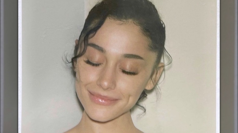 Photo of Ariana Grande with eyes closed