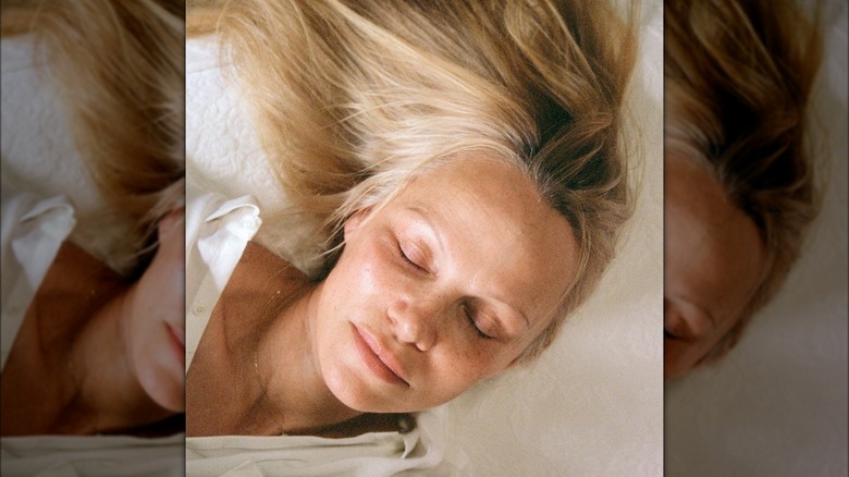 Pamela Anderson makeup-free selfie