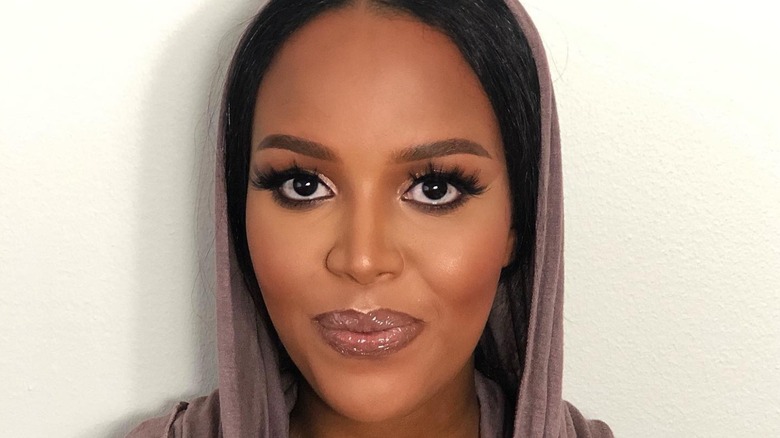 woman wearing mauve lip gloss