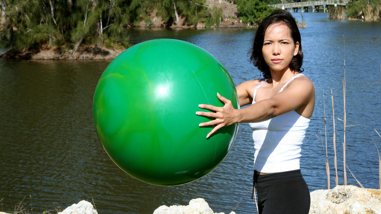 Woman doing oblique twists