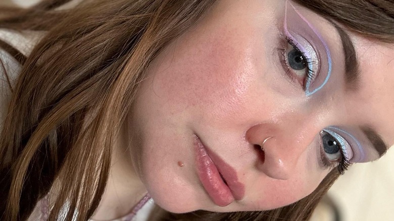 Graphic eyeliner design