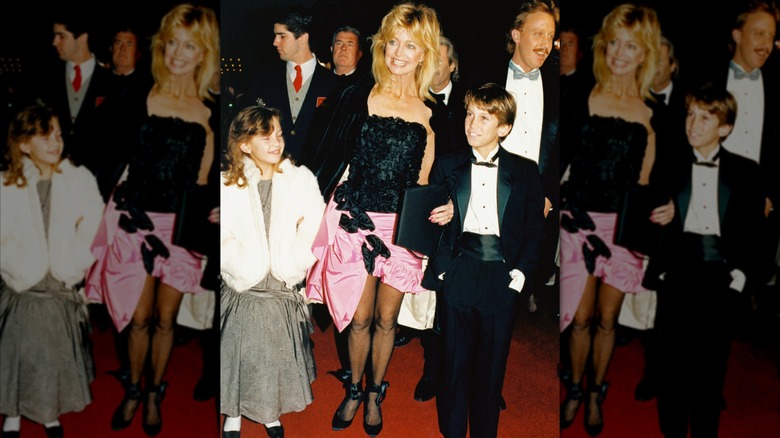 Goldie Hawn pictured with Kate Hudson and the rest of her family at the premiere of "Overboard"