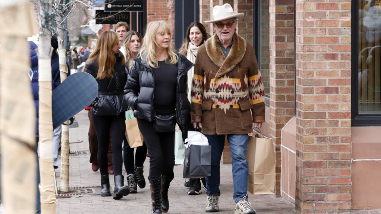 Goldie Hawn and Kurt Russell are seen walking on December 23, 2024 in Aspen, Colorado