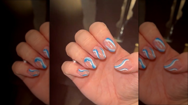 Abstract swirl nails