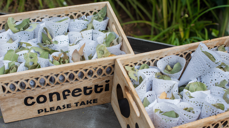 Natural confetti in boxes