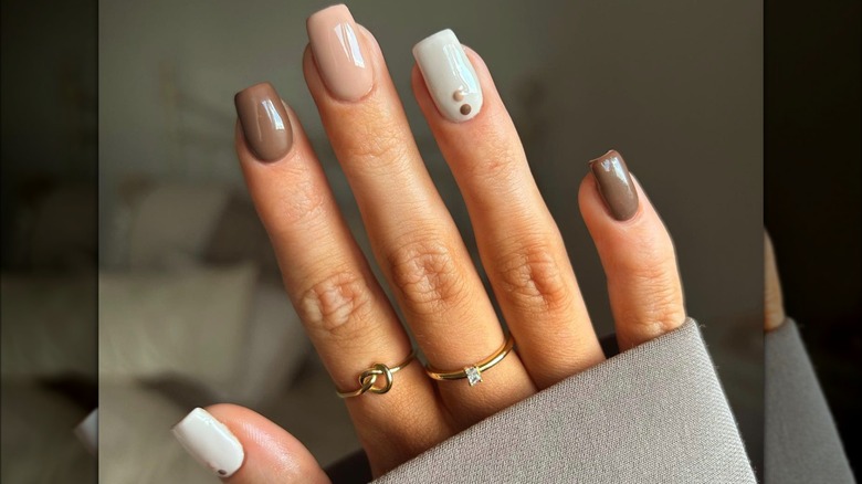 Nude nail art