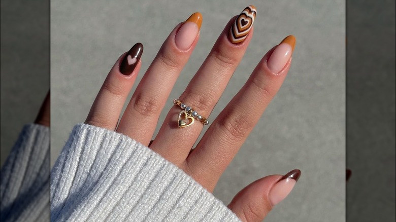 Retro heart nail art