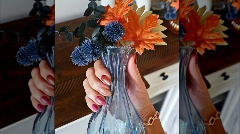 Amber glitter manicure 