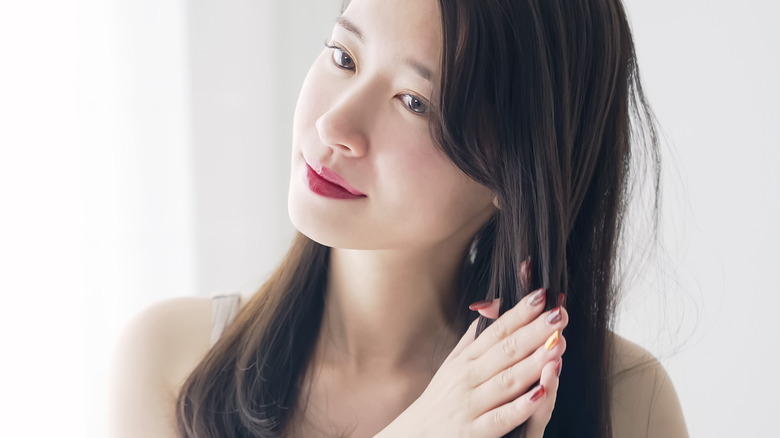 woman apply hair conditioner