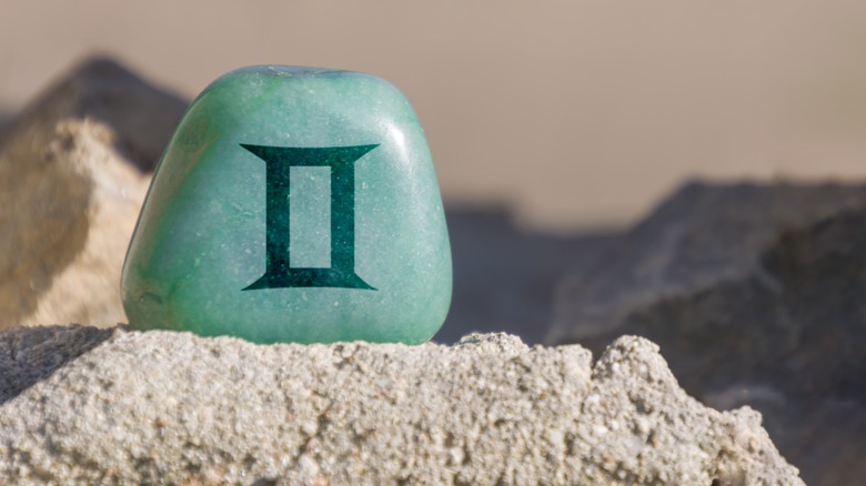 Aventurine with Gemini zodiac sign