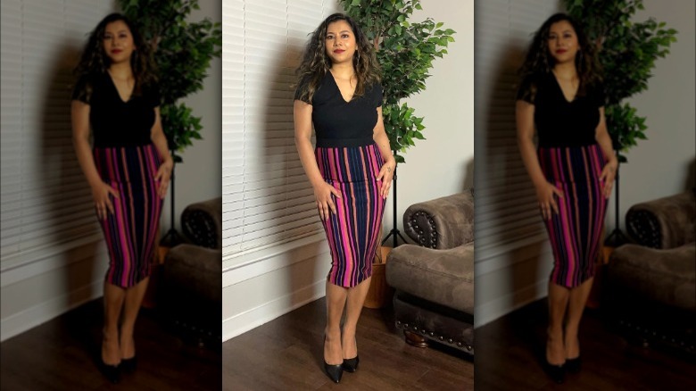 woman wearing a pencil skirt