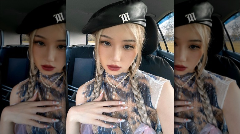 woman wearing a beret