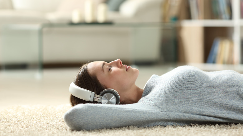 Woman doing auditory bilateral stimulation