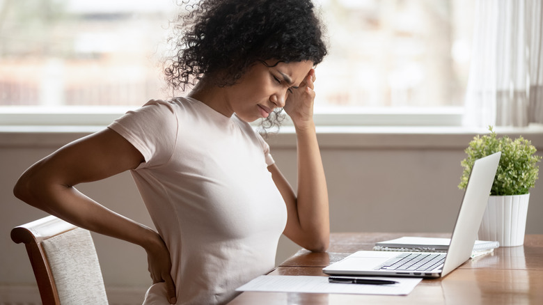 Woman struggling on lap top