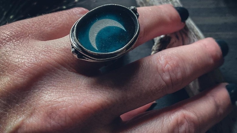 Black gem ring