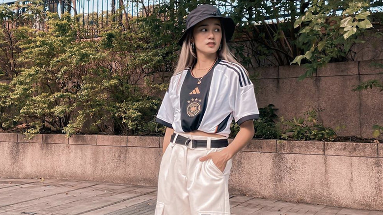 woman wearing blokecore fashion