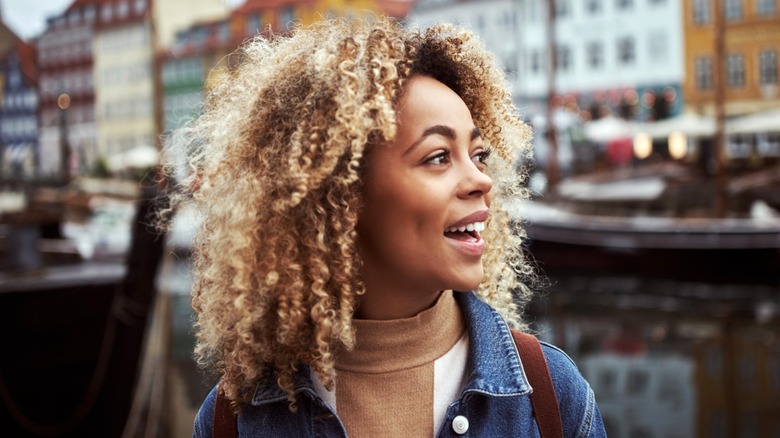 Woman with Bambi-blond hair