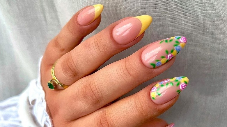 Romantic rosettes manicure