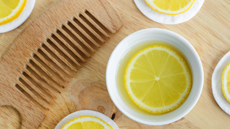 Wooden comb and lemon slices