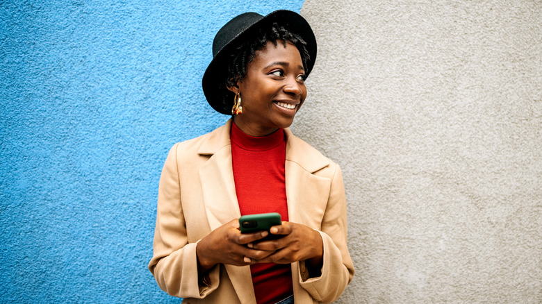 woman wearing black hat