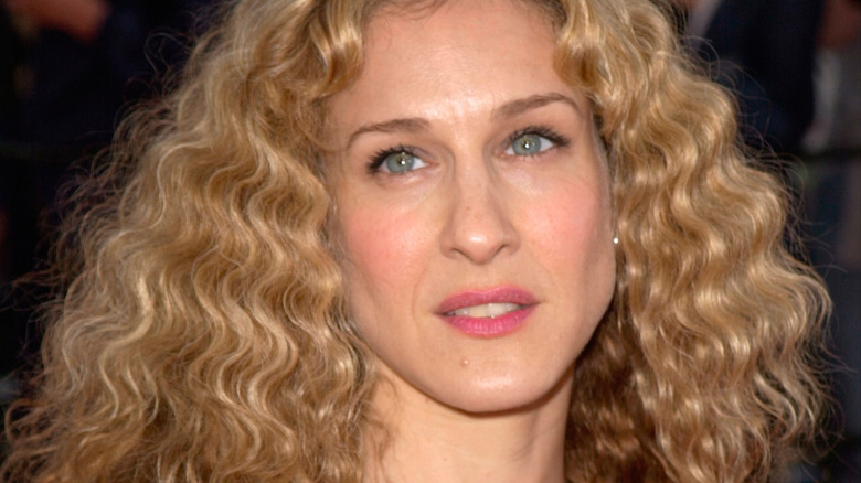Carrie Bradshaw curls