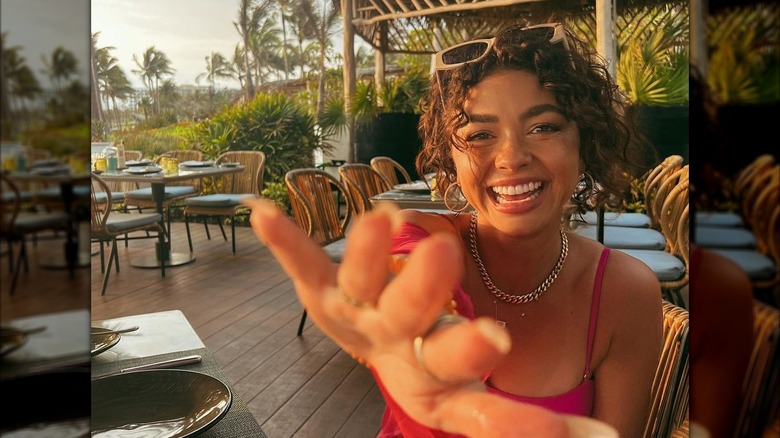 Sarah Hyland with curly hair