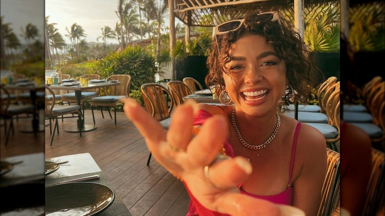 Sarah Hyland with curly hair