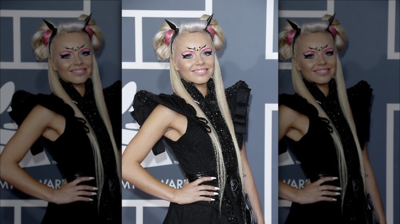 Kerli black devil horns