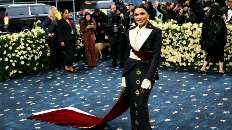 Mindy Kaling arrives at the Met Gala