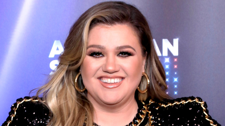 A close-up of Kelly Clarkson on the red carpet in 2022.