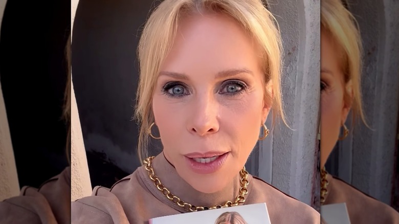 Cheryl Hines wearing a gold chain necklace
