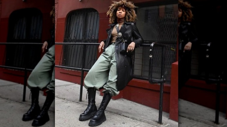 woman wearing chunky boots with cargo pants