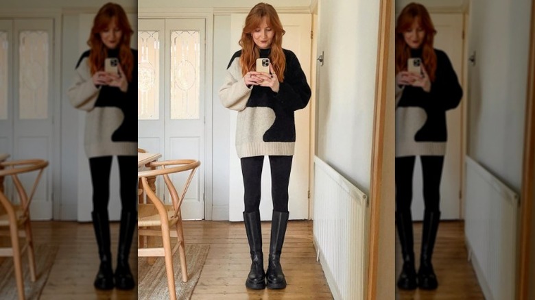 woman wearing chunky boots with leggings