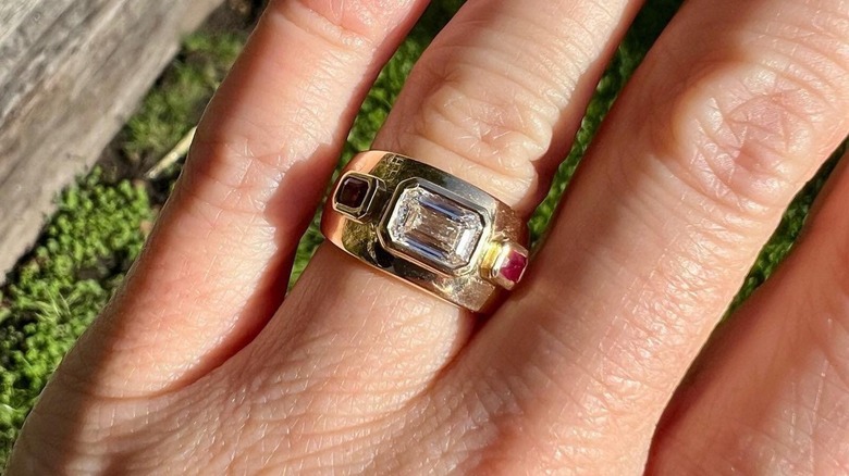 cigar band with three stones