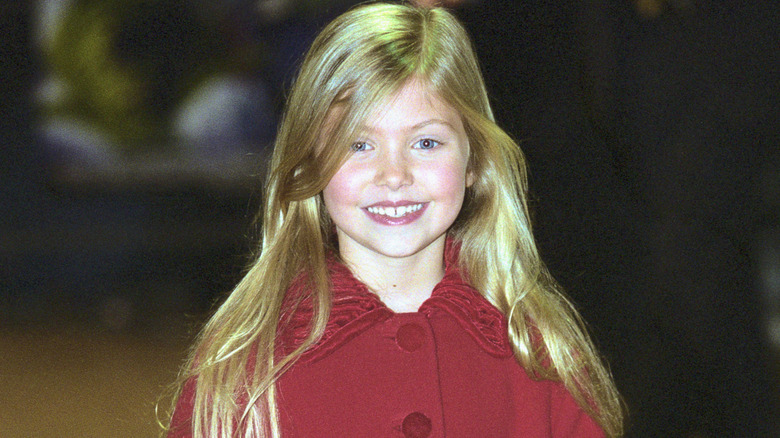 Young Taylor Momsen smiles at the red carpet premiere of How The Grinch Stole Christmas