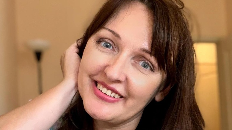 Messy cinnamon brown hair