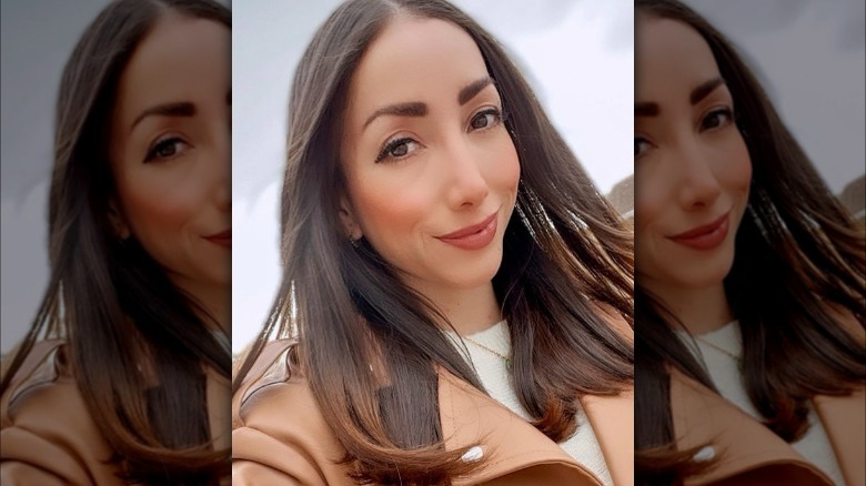 Sleek clavicut with straight hair