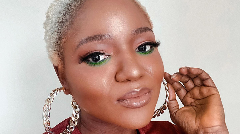 Green eyeliner big hoop earrings