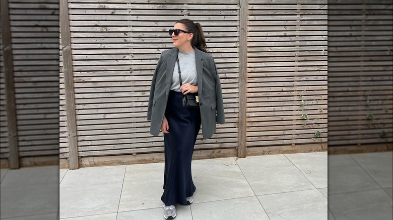 Girl wearing column skirt with a blazer.