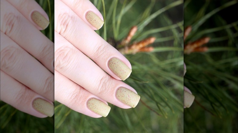 Creamy spiced eggnog manicure