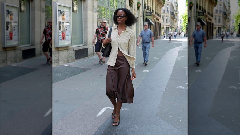 Woman wearing a fine-knit sweater outfit