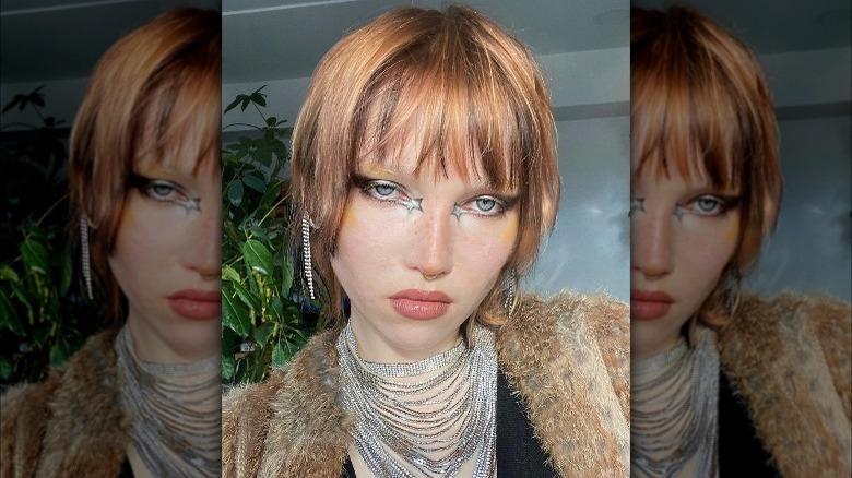 A woman with inner corner stars