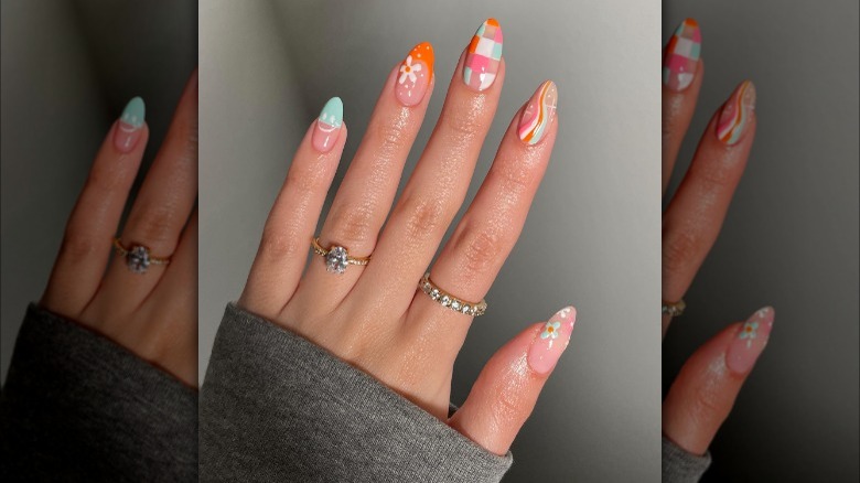 Disco daisy manicure